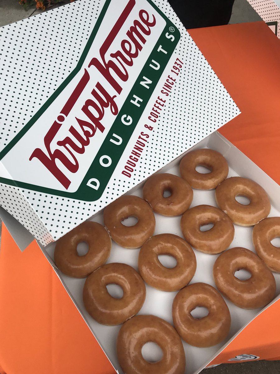 SGOCC's tweet photo. Get your free glazed donut now outside of the MBCC Computing Center! #krispykreme #asocc #orangecoastcollege https://t.co/cshru9oMFd