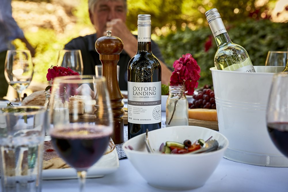 Long weekends were made for wine with friends, so who will you be sharing a bottle of Oxford Landing Estates #CabernetSauvignon with during the #LongWeekend?
bit.ly/2s9P8DM