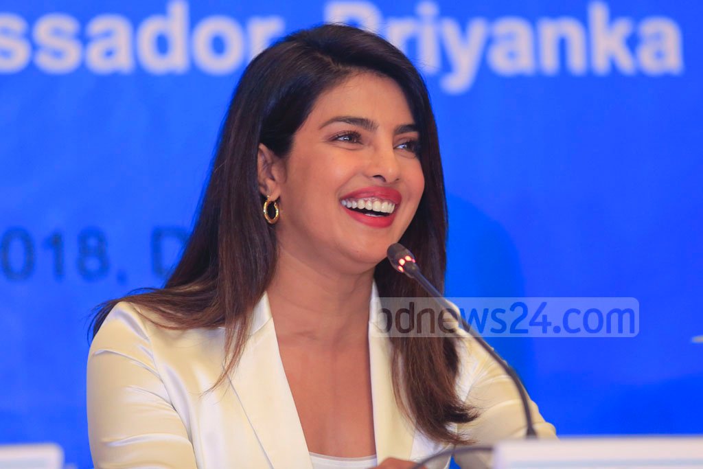 borderlyhq's tweet photo. Pictures: @priyankachopra at Bangladesh press conference

22 pictures: https://t.co/kWmdKPwMwg https://t.co/IoQ0u0lH2k