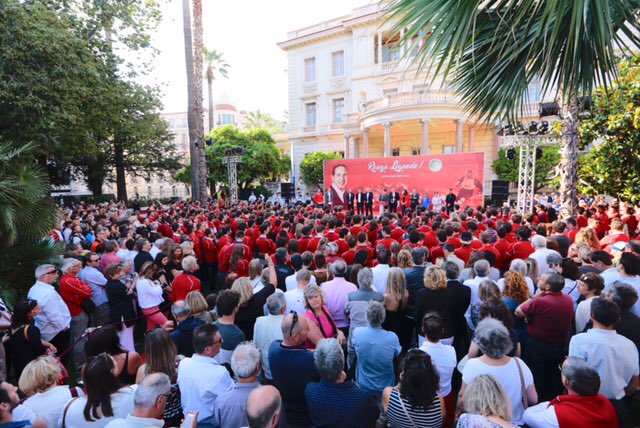 cestrosi's tweet photo. Ils sont cette année 593 à être distingués en rejoignant la grande famille des 17 000 moniteurs du ski français ! #PullsRouges https://t.co/VmKgajTHnZ