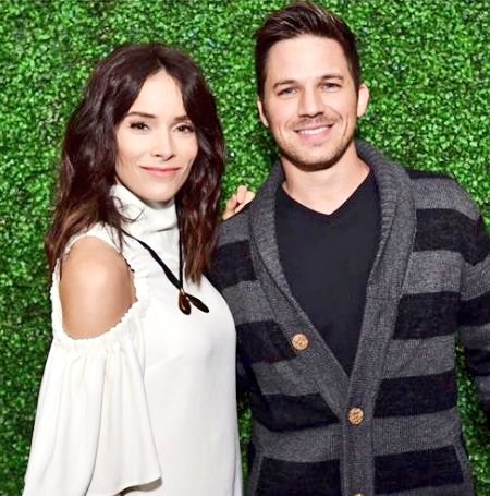 actuallyshowgrl's tweet image. Sei que eles não são um casal... Mas eles têm uma química da porra, e fariam um casal lindo! 😌❤ #Timeless #TimelessSeason3 #RenewTimeless