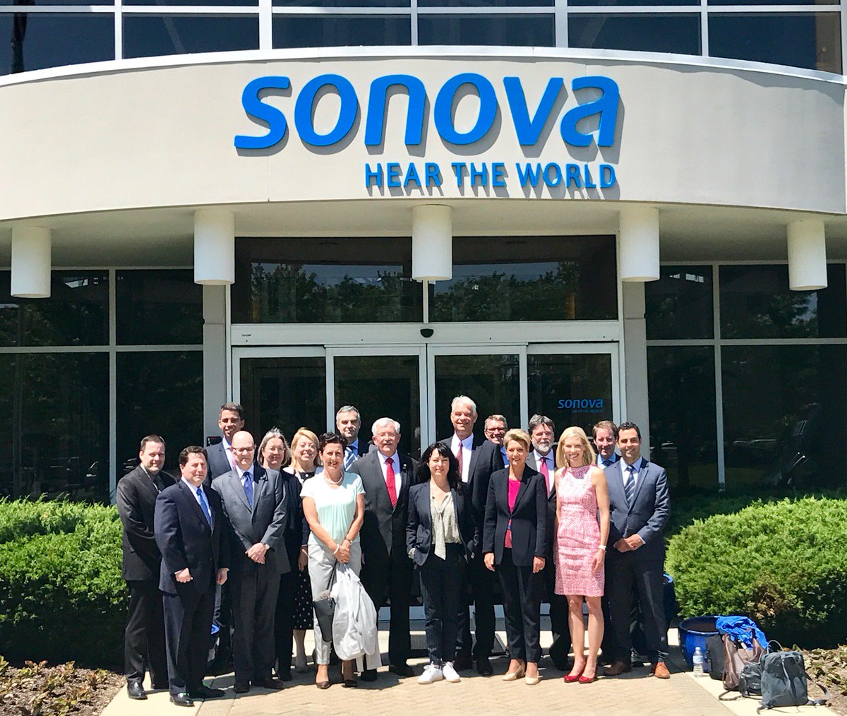 #Swiss delegation, #KarinKellerSutter and Amb @Martin_Dahinden visited #Swiss company @SonovaGroup in #Chicago - leading in #hearingaid industry and experienced a great tour! #HearTheTechnology #Innovation #ThinkSwiss #LifeWithoutLimitations
