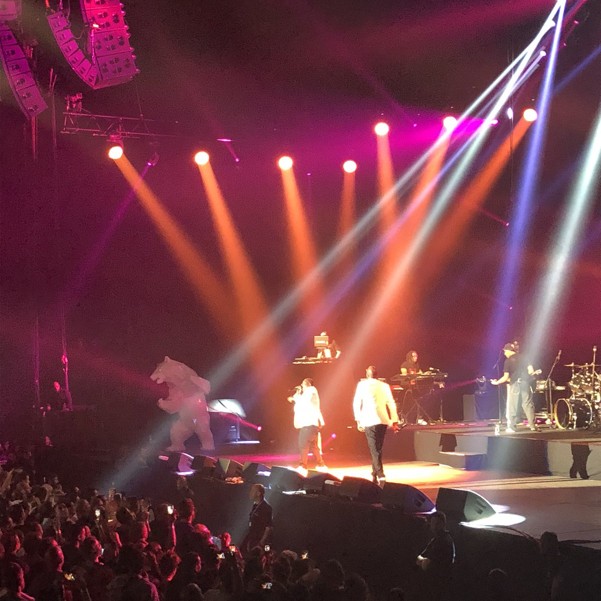 Accor_Arena's tweet photo. Les @negmarrons mettent le feu ce soir à l’@AccorH_Arena🔥✨

#AccorHotelsArena #SecteurA https://t.co/j7OVNC2eUn