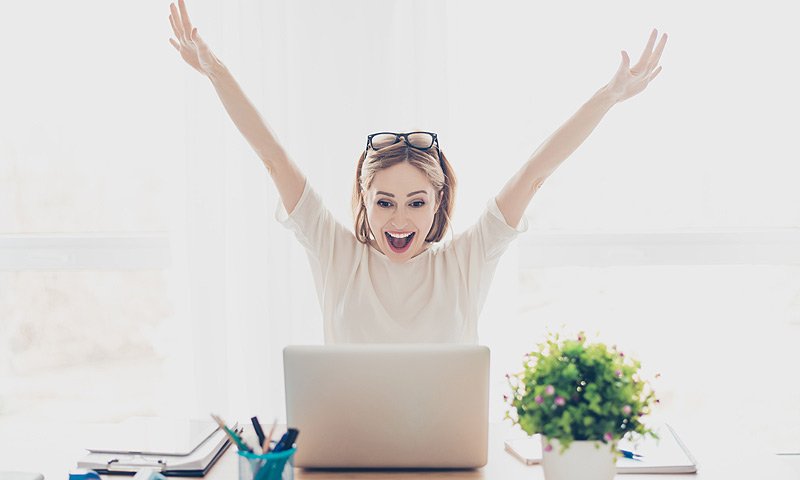 hola's tweet photo. En 'Estar Bien' te contamos qué es el ‘jobfulness’ y cómo va a ayudarte a ser más feliz en el trabajo. https://t.co/Gr4STj1Qmv https://t.co/Q7kj71XJr2