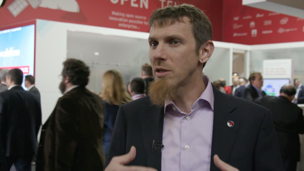 RedHatBR's tweet photo. "#RedHatContainers apresenta uma oportunidade real de repensar como você constrói o aplicativo em si" - Chris Wright @kernelcdub, vice-presidente e CTO @RedHat. Assista agora https://t.co/Ur6f9fHVZQ https://t.co/jaG6alkGcD