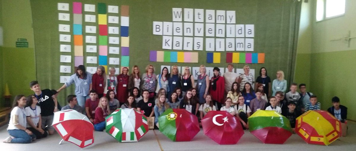 IESPinosPuente's tweet photo. RECEPCIÓN EN EL AYUNTAMIENTO DE INOWROCLAW. La Delegación de nuestro Centro, ha sido recibida por el Ayuntamiento de la localidad polaca de Inowroclaw. #ErasmusPlus   https://t.co/Lnny8564AN https://t.co/OHRklGCsgj
