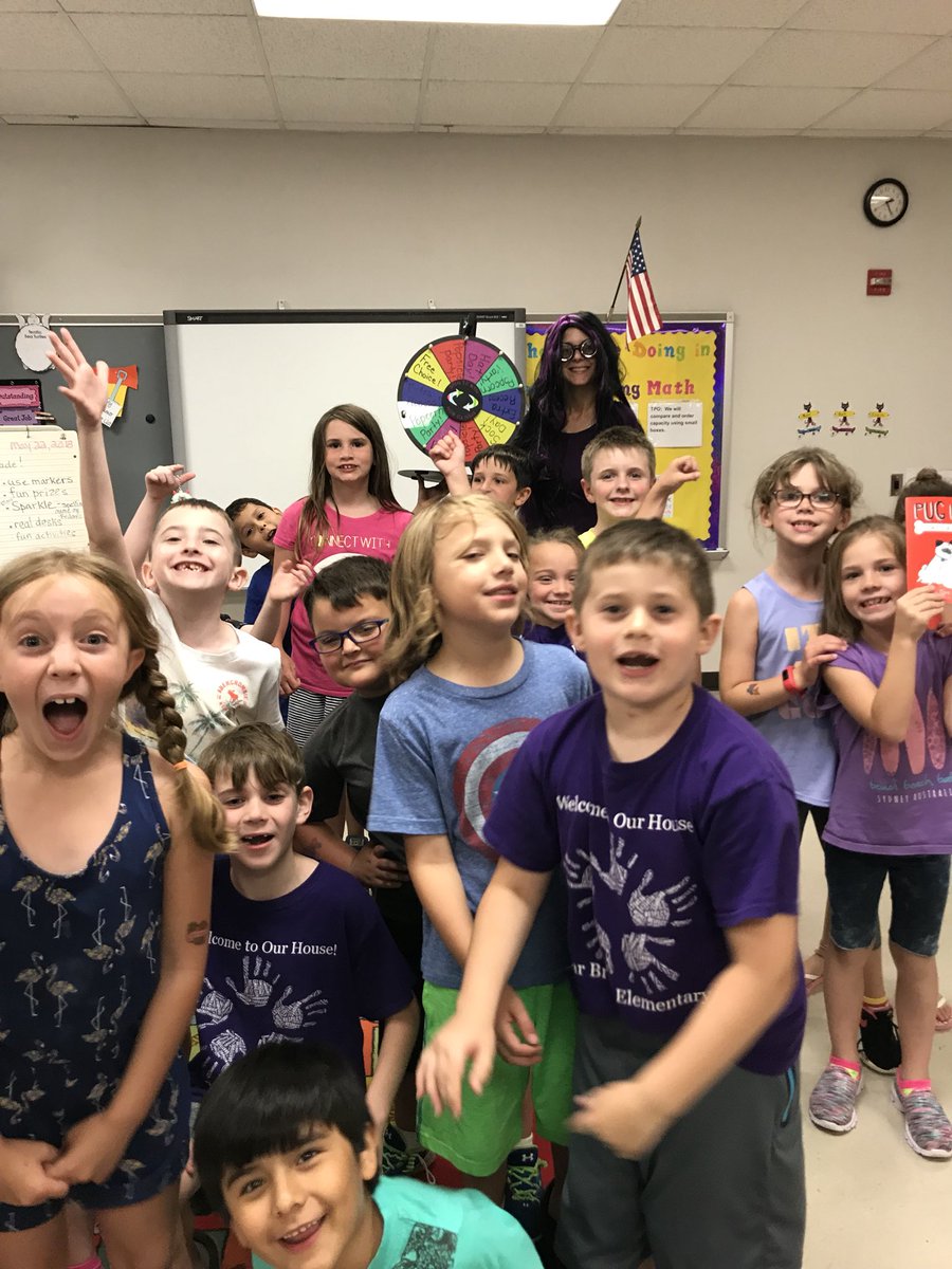 MrsMolsberry's tweet photo. Attendance wheel winners! Go Purple! 💜🍭🍧💜@bearbranchelem @leadjmoore https://t.co/6ARqtlNE0F