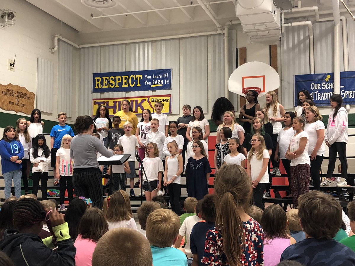 MrsPenz4gr's tweet photo. Can’t forget about the choir kids ❤️. Such a beautiful way to end our day! https://t.co/ZDSbGCwQyZ
