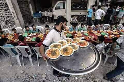 Разговение в рамадан что это. Ифтар сирийцев. Рамадан Сирия. Рамадан фото. Медина ифтар.