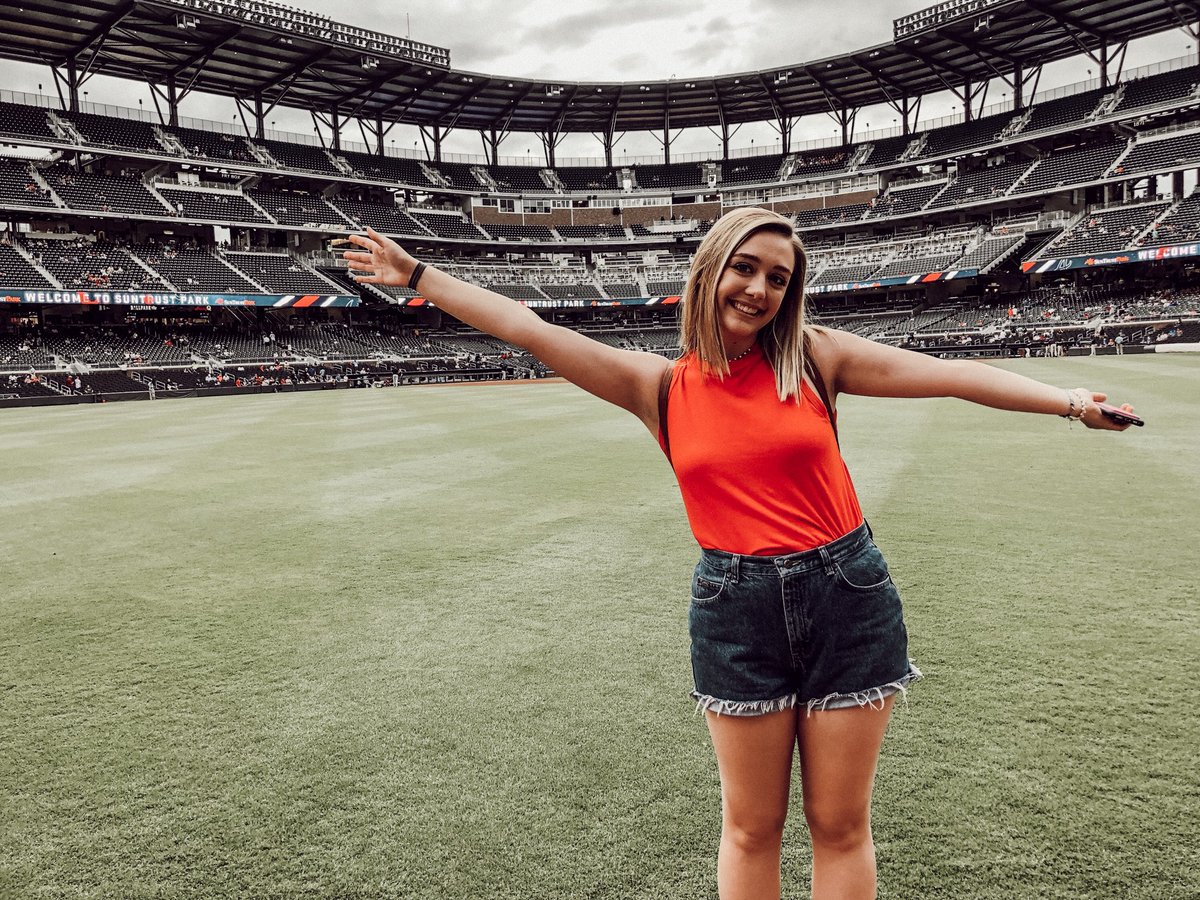 looks like our sister <a href="/RobinWhitmire/">Robin</a> is having so much fun cheering on the braves! ⭐️🥇⚾️