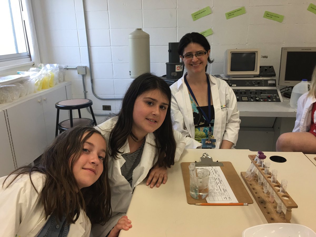 WSDICSCFI's tweet photo. Le diabète c'est quoi? Analyser "l'urine". Apprendre au sujet de l'appareil urinaire. @EcoleLaV @WinnipegSD @KristinMelnyk @ruthschappert7 https://t.co/P5CwZR9Gzh