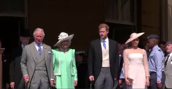 The newly married Duke and Duchess of Sussex made their first public appearance since their big wedding on Saturday. @tinakraus has more: TUE0193