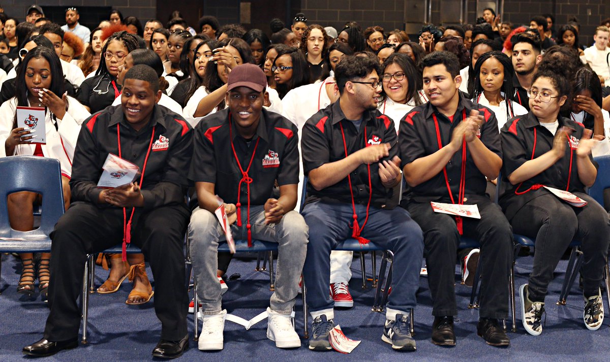 Check out these @RayWeikal_KCPS photos of the 2018 @KCPSManual graduation ceremony! We're so incredibly proud of all these amazing students! ow.ly/NikE30k8c3R