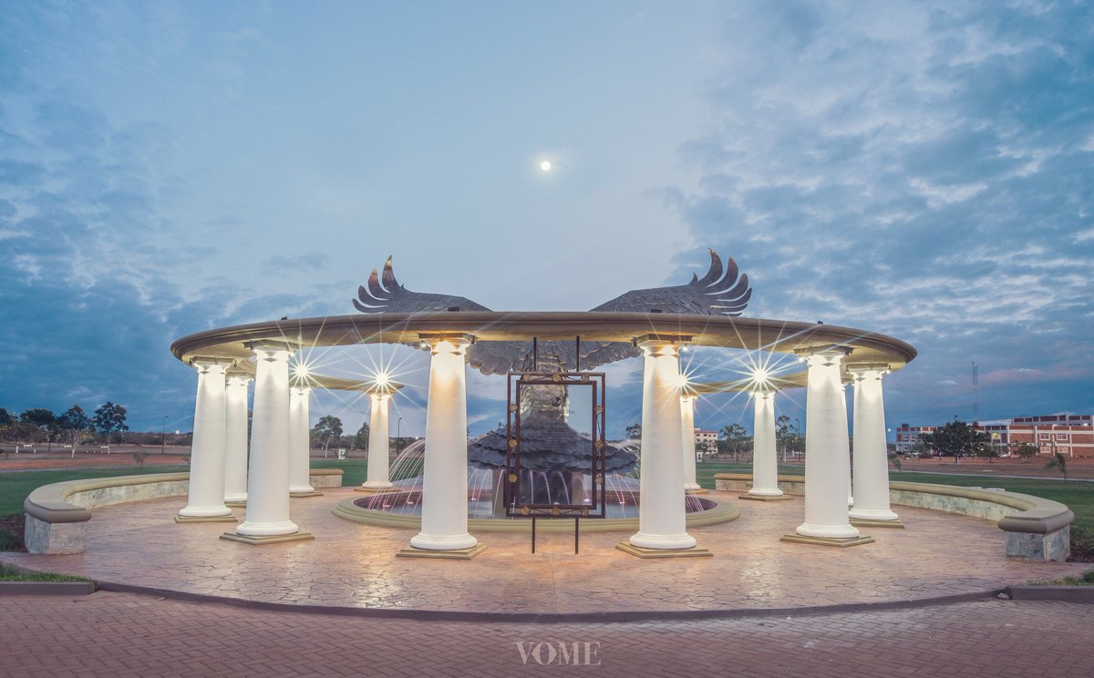 DREAMERSFAMILY2's tweet photo. This 30x30FT Eagle Sculpture, the largest in Africa is right here in @Central_Univ. Believe it or Not ! RT they deserve some accolades #architecture #vome #art #Africa #ShareTheLove https://t.co/dAFW8khcMT