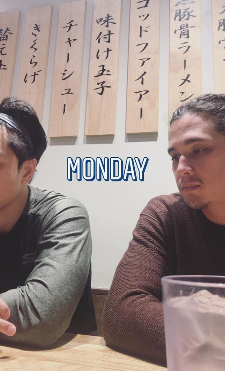 TMI_Uruguay's tweet photo. In other news...#MondayVibes w @ch8i & @johnharlankim....@actress_ariana is totally ready for 3B on August 14th....@LukeBaines that definitely sounds good....while @NickDSagar & @gregwash2002 are still at it lol #Nick #NotNick #QueenOfTheSouth https://t.co/NCTkYvfjR3