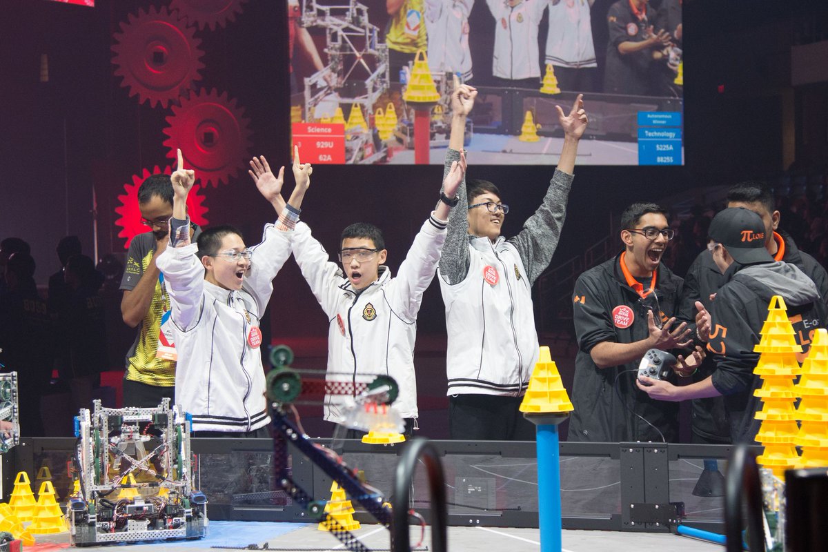 VEXRobotics's tweet photo. #VEXworlds 2018 was full of experiences that words can't describe. You can now relive all of these incredible moments at https://t.co/ny22cZTszL! #omgrobots https://t.co/PcFzT7Nwm3