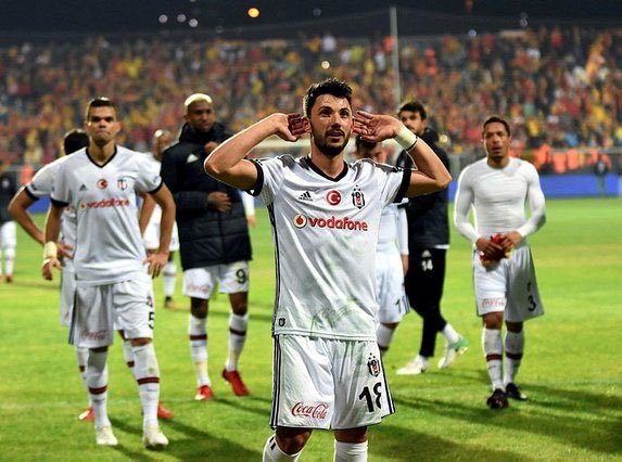 Tolgay Aralan’ın transferi için Roma 12M € teklif etmeye hazırlanıyor
Soruyoruz, sizce satılmalı mı ?