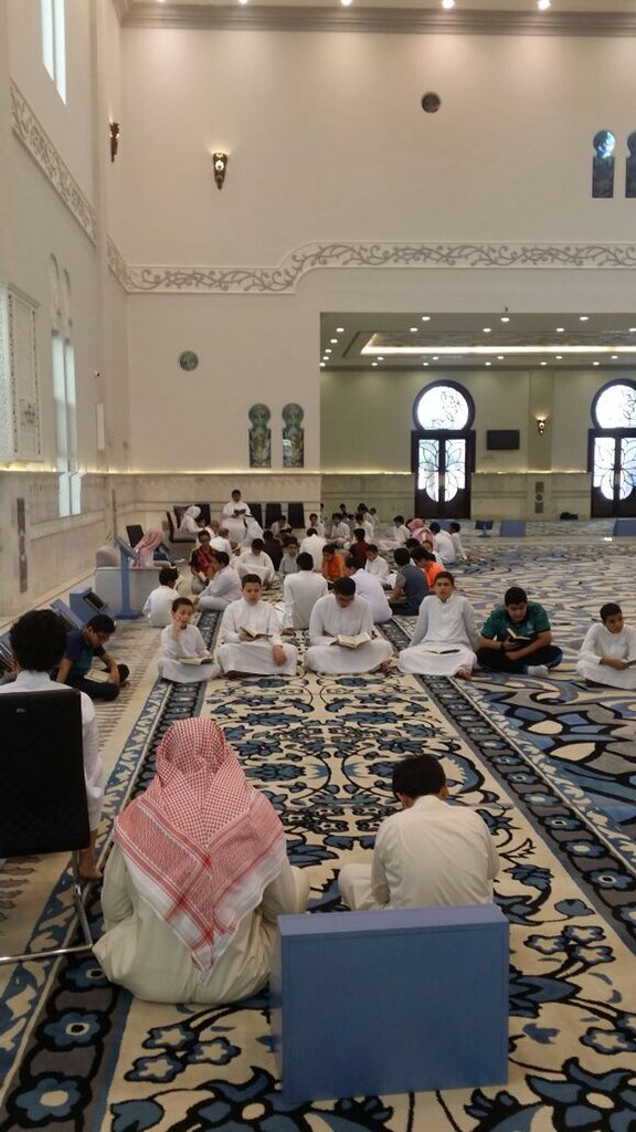 qer_org's tweet photo. #الدورات_الصيفية_المكثفة بشهر رمضان المبارك جامع أحمد الغامدي بحي المنار 
من بعد الظهر حتى قبيل أذان المغرب وقد التحق بها أكثر من ١٣٠ طالباً. 

#تحفيظ_الشرقية 
حملة #علمني_القرآن https://t.co/y9rqKczZ3T