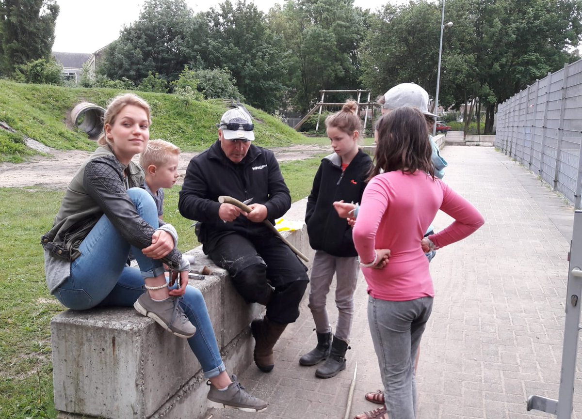 marcomout's tweet photo. Snotverdrie. Ik kon weer eens 3 volle dagen leraar zijn. En, nee, niet alleen over hout &amp; aanverwante zaken. Maar ook over hoe je 'groot en slim' kan worden. Dus ff geen vastgoedonderhandelingen, licentieconcepten, bedrijfsstructuren of planning.

#DeGeheimeTuin is klaar.. https://t.co/NIVnpUW75N