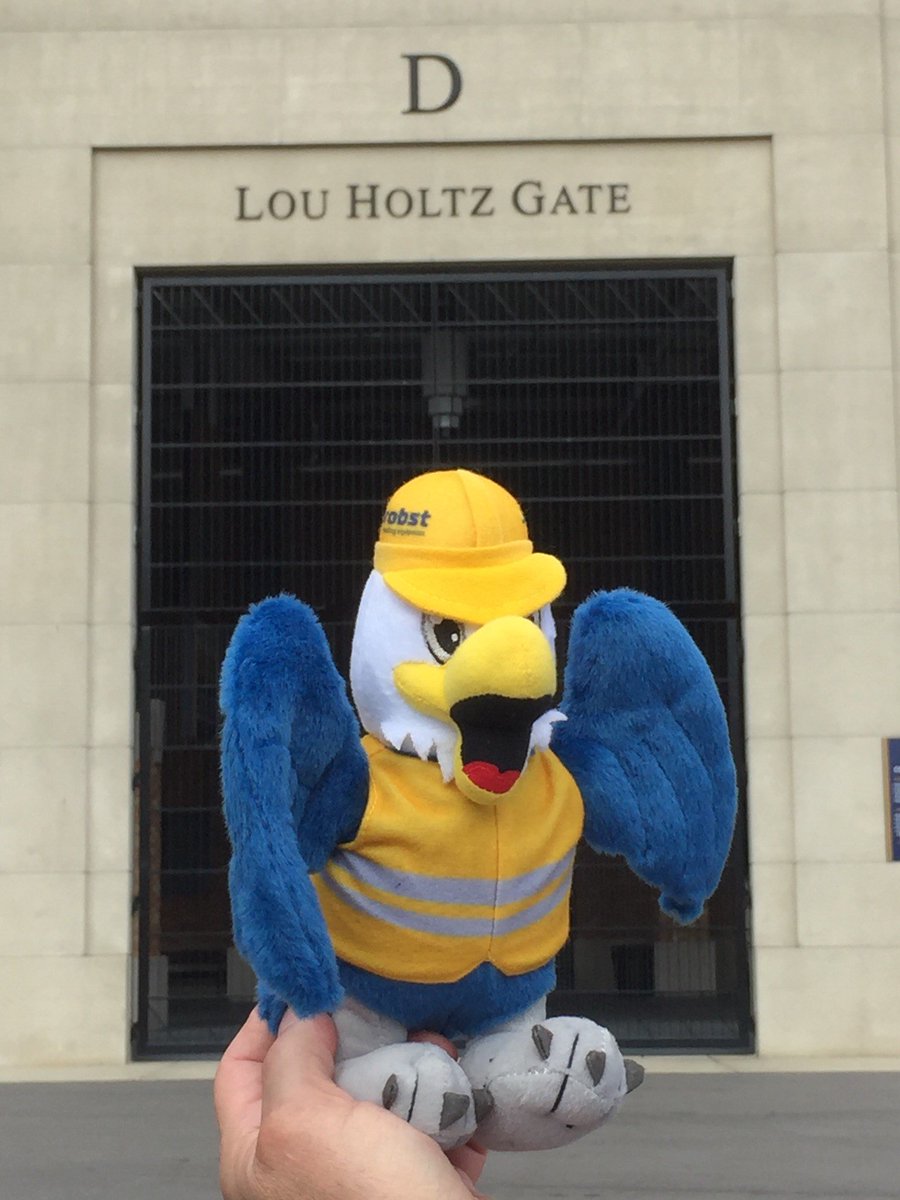 Probst_Inc's tweet image. More of our adventurous @ProbstHandling &quot;Addie; site-seeing at @NotreDame! #inspiration #HARDSCAPE