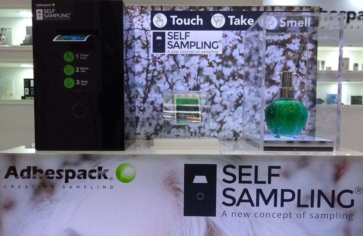AdhespackGroup's tweet image. Já conhece o #SelfSampling? É uma ferramenta com tecnologia patenteada pela #AdhespackCreativeSampling de distribuição automática de amostras de perfumes e maquiagem.
Passa aqui na rua #L038 da #FCECosmetique 2018 que a gente mostra mais!