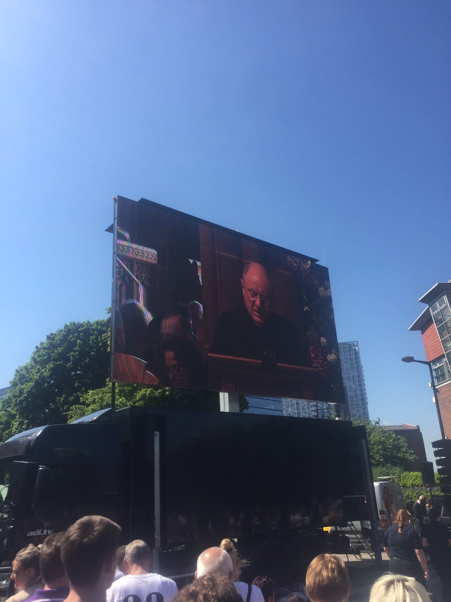 chophouseRog's tweet photo. A very moving day in Mcr. So proud of our city and its response to the attack on our values and our children. As @LongfellaPoet said, This Is The Place... for love, tolerance, inclusiveness, togetherness... and (occasionally) blue skies. Let's hope they signify a brighter future https://t.co/7oGpkDqCIq