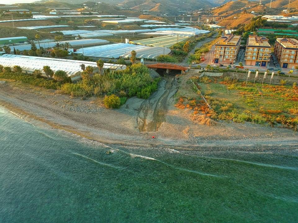 eliasbendodo's tweet photo. Otra perspectiva del puente de la @SendaLitoral que hemos instalado hoy en Torrox. El objetivo de @diputacionMLG es conectar de forma peatonal todo el litoral de la provincia de Málaga desde Nerja hasta Manilva #turismo #deporte #CostadelSol https://t.co/Q8NoAmjey0