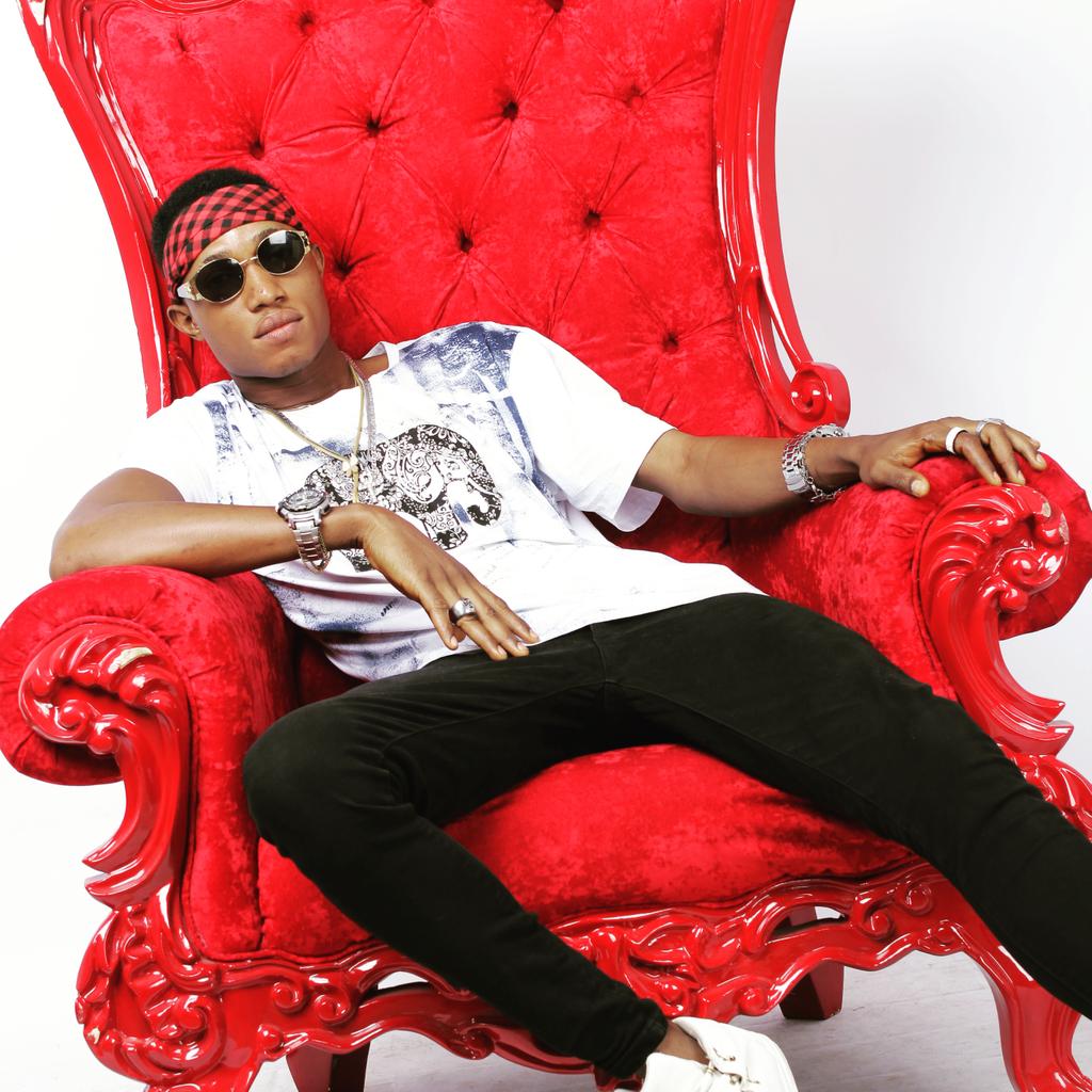 Donfizzie33's tweet photo. Donfizzie. Afro pop singer Donfizzie is set to drop new song after spending much time working on collaboration https://t.co/XBIDPbM0RP