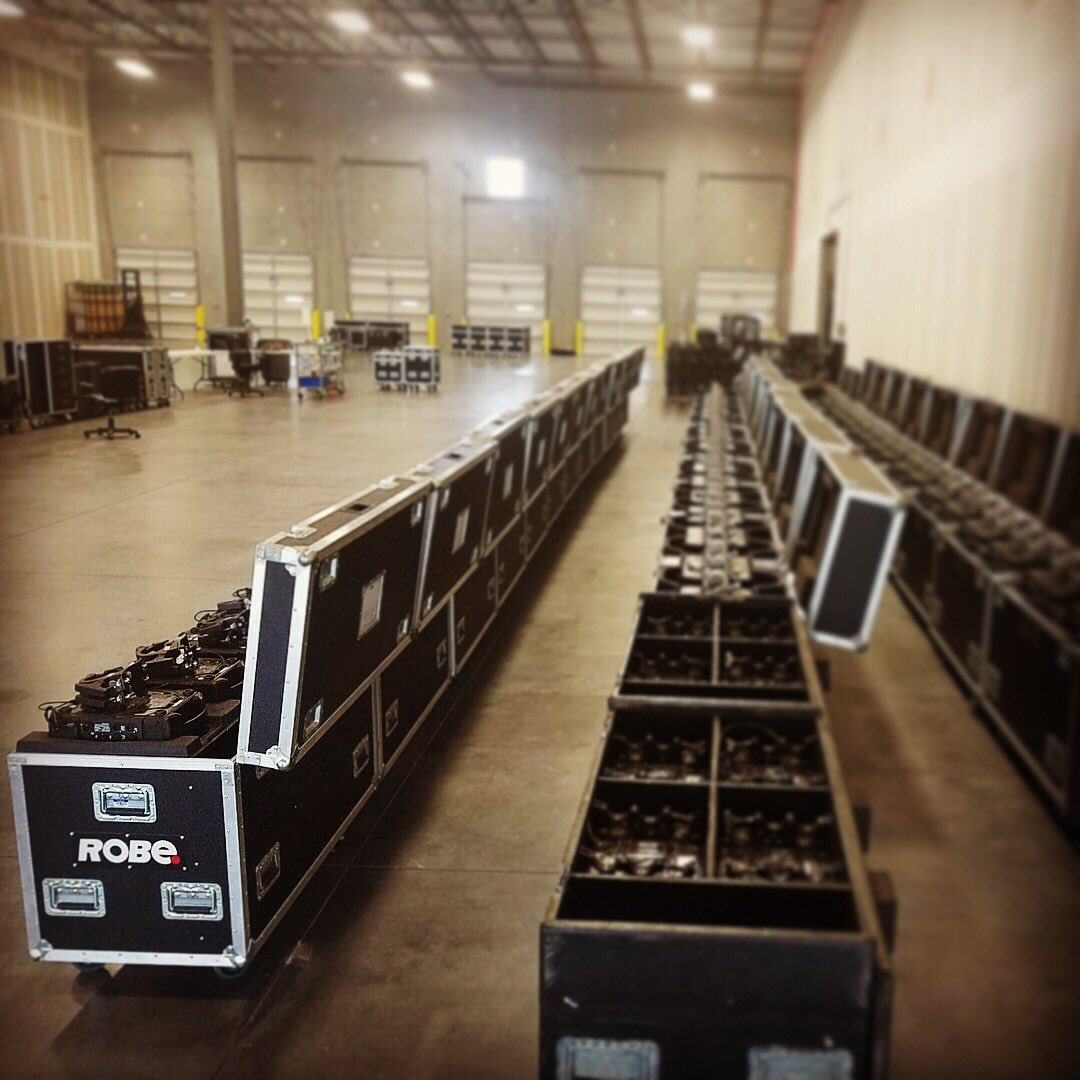 TheRobeWay's tweet photo. Itโs a #TechTuesday and weโre in Orlando with @Zenith_Lighting prepping a rig with @Robelighting in the #lightingdesign. #therobeway #robelighting #robeintherig #zenithlighting #techlife #shoplife https://t.co/i7cpiYDwqv