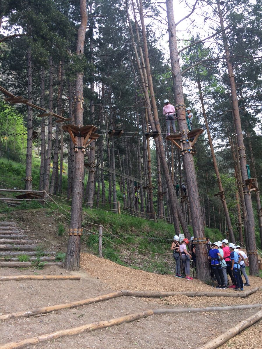 LaSalleInca's tweet photo. I per acabar el dia parc d’aventura!! #viatgeestudis6è #estoesunnoparar😄!! Bona niiit😘!! @martafar77 https://t.co/iOb4b2HS2D