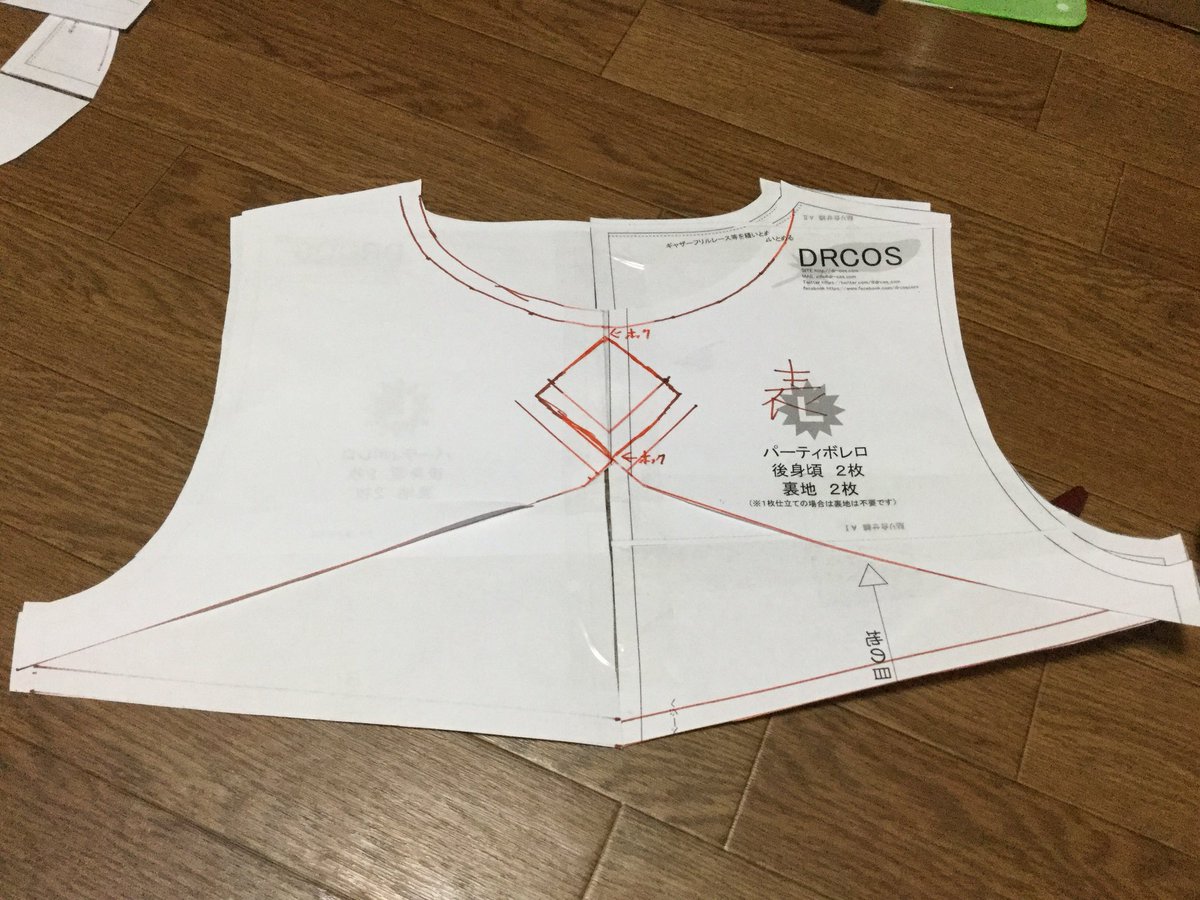 泣き虫ペンギン 製作垢 マスク量産中 上半身の型紙 袖はまた別で でぃあこす Drcos Com さんのパーティーボレロから参考にに製図してみた パフスリーブ入れたいからまたご参考にさせていただこう