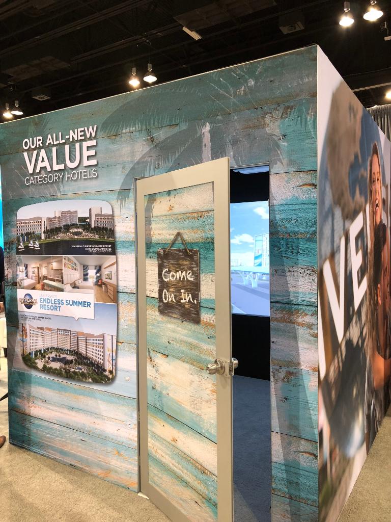 UniversalORL's tweet photo. We are here on Day 2 of #IPW18. Here is a sneek peek of what you can expect later today. #ReadyForUniversal #UniversalIPW https://t.co/B0HENpxcNa