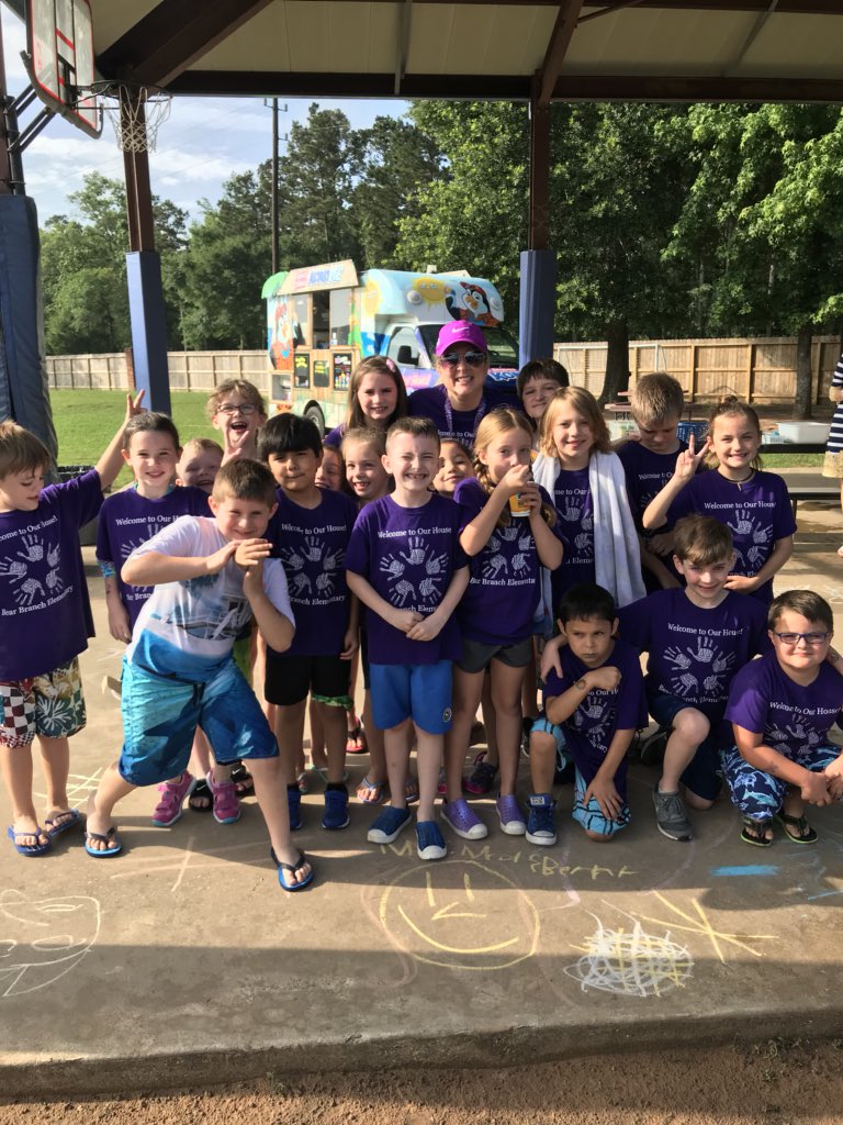 MrsMolsberry's tweet photo. Purple House Dojo Carnival💜🎉💜🎊💜Water slides, tattoos, Kona Ice and games! What fun! 💜@bearbranchelem @leadjmoore https://t.co/51vRaOxjY1