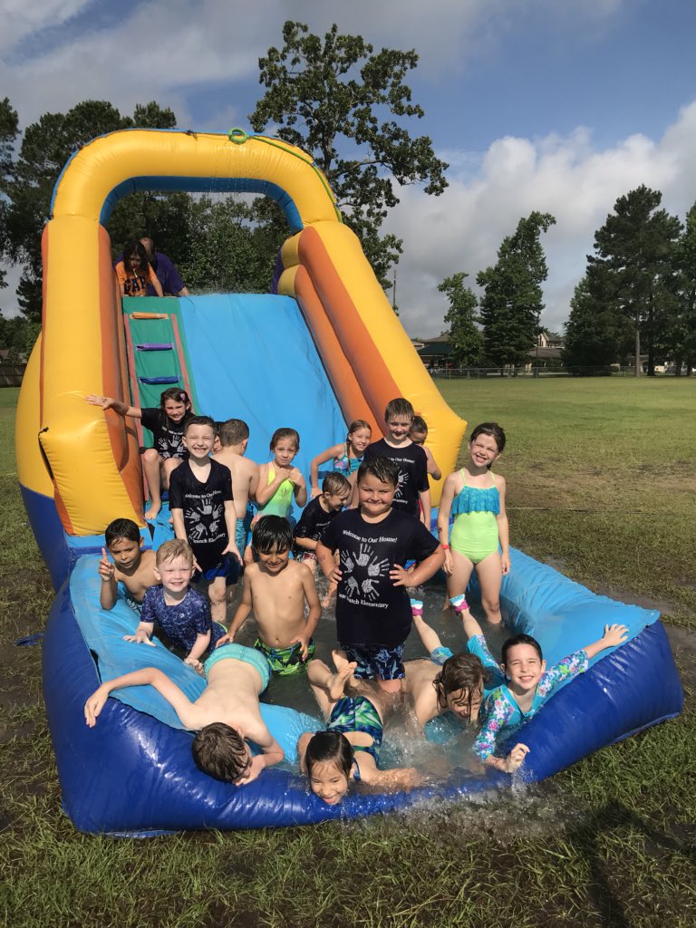 MrsMolsberry's tweet photo. Purple House Dojo Carnival💜🎉💜🎊💜Water slides, tattoos, Kona Ice and games! What fun! 💜@bearbranchelem @leadjmoore https://t.co/51vRaOxjY1