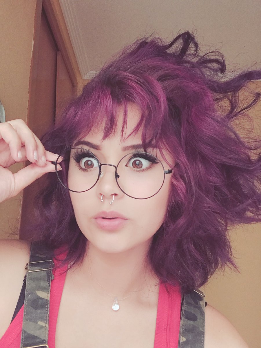 max_2401's tweet photo. i have no idea how to be active on here ... have my selfies #lowcash #lowcashcosplay #purple #muser https://t.co/z59KOCrWMi