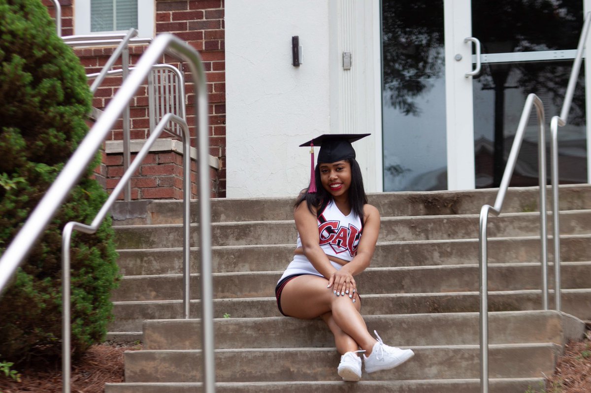 _blue_JAY's tweet photo. Yesterday I graduated from Clark Atlanta University 🎓 4 fast years 🔴⚫️ #CAU18 https://t.co/R3AC7Qx3sg