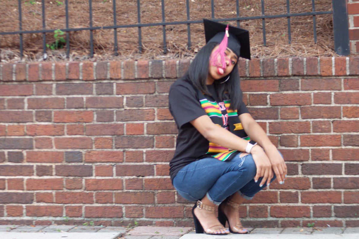 _blue_JAY's tweet photo. Yesterday I graduated from Clark Atlanta University 🎓 4 fast years 🔴⚫️ #CAU18 https://t.co/R3AC7Qx3sg