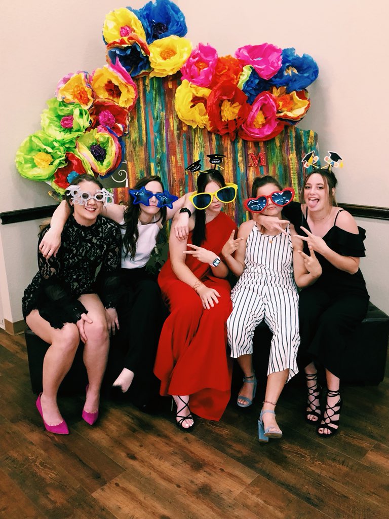 SummerRaeMoon's tweet photo. Last Sports Banquet Ever Ah https://t.co/BLVNA9qoZK