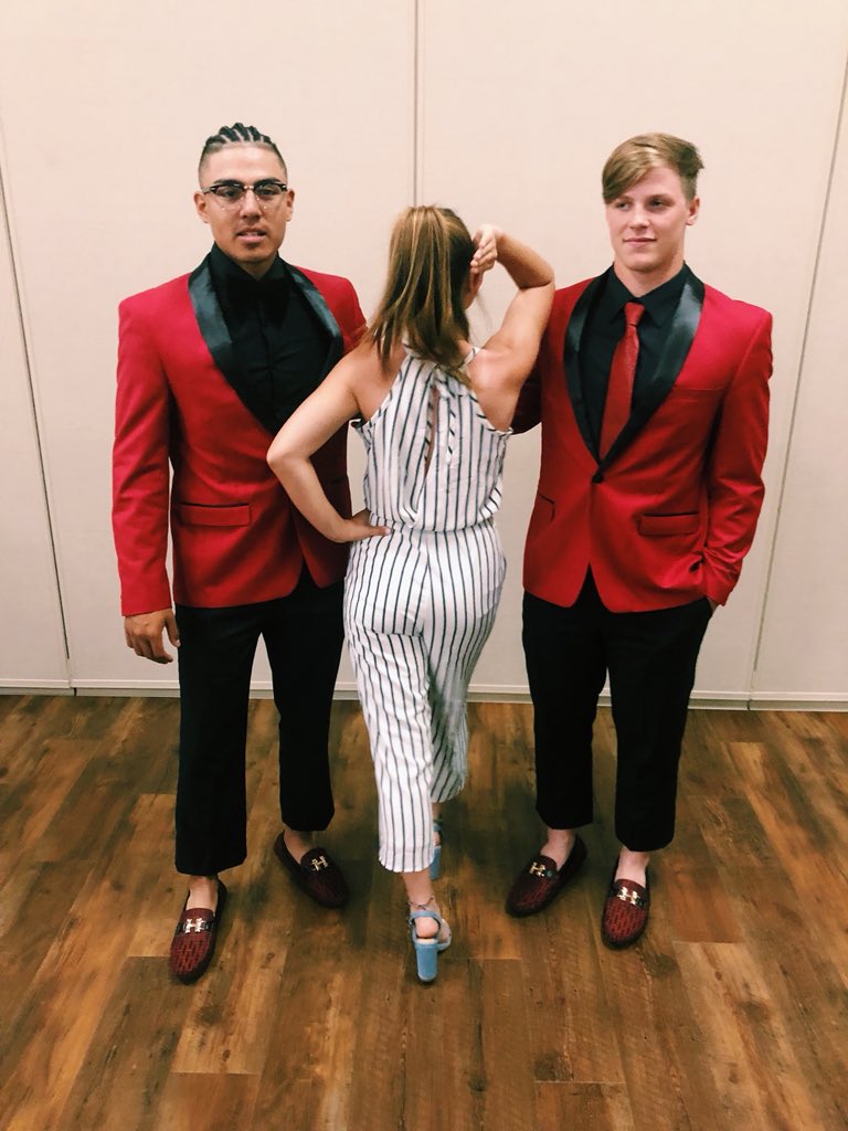 SummerRaeMoon's tweet photo. Last Sports Banquet Ever Ah https://t.co/BLVNA9qoZK