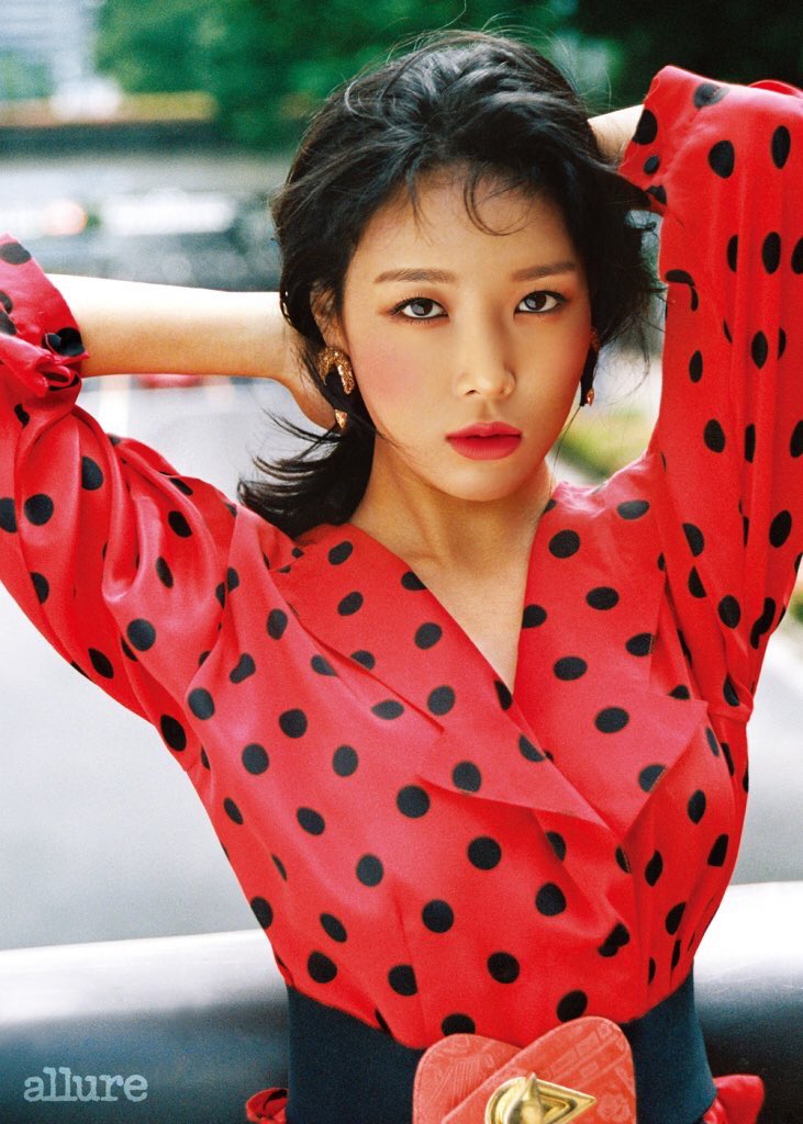 Yubinislonely's tweet photo. I came back from my coma to tweet that ALL OF YOU SHOULD SUPPORT YUBIN DURING HER DEBUT that’s it https://t.co/eWIb8K8YtK