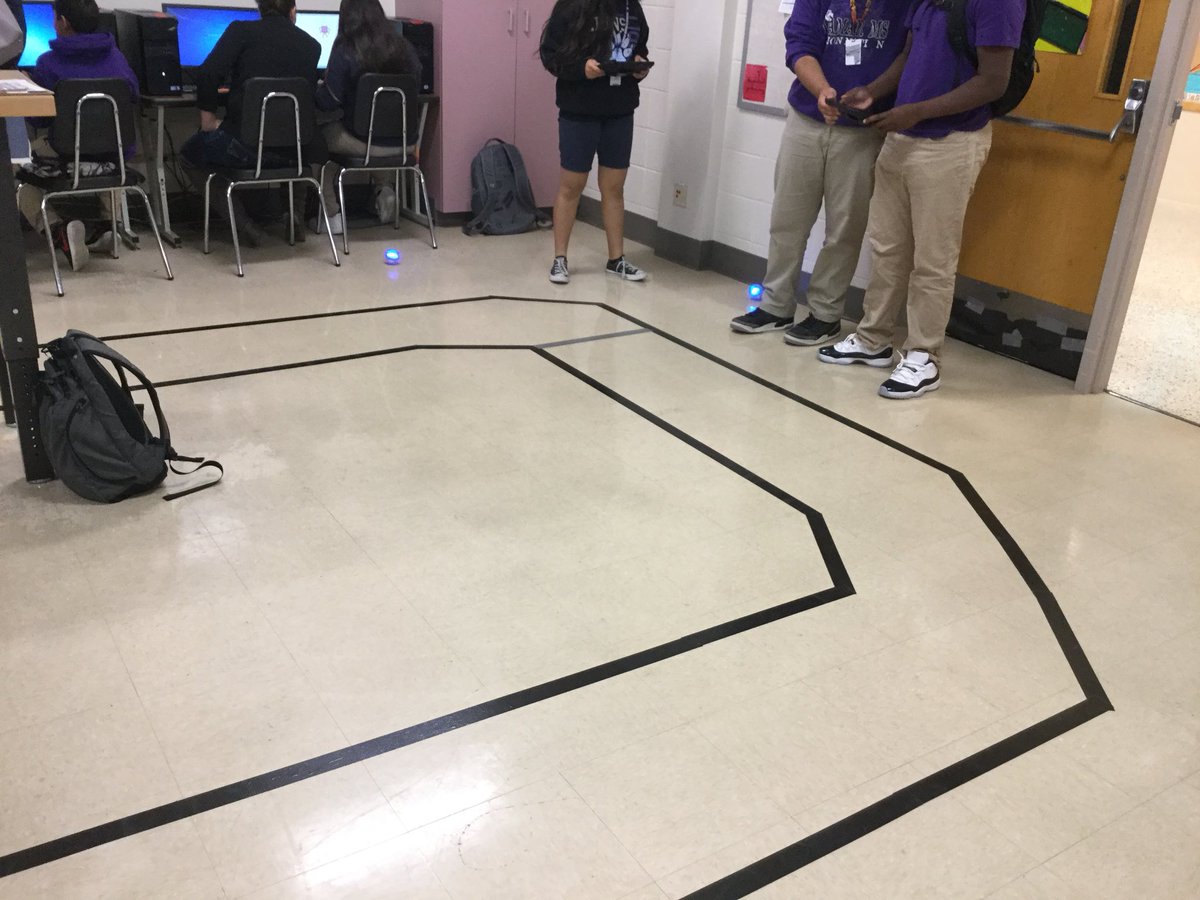 DLC_ViNguyen's tweet photo. @Lamar_MS Mr. Chavez’s students are coding to design a poster and driving @SpheroEdu robots through a maze when they complete their poster. #MyIrvingISD #dpvils https://t.co/6i96evZ0iE