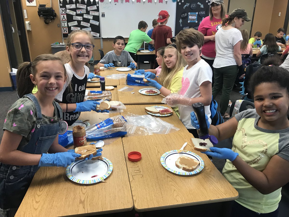 sheryl_ferguson's tweet photo. It’s become a fourth grade #LCServes highlight: @InitiativePBJ! #LCBlazers #LPSLeads https://t.co/pq8e2LS1Rc