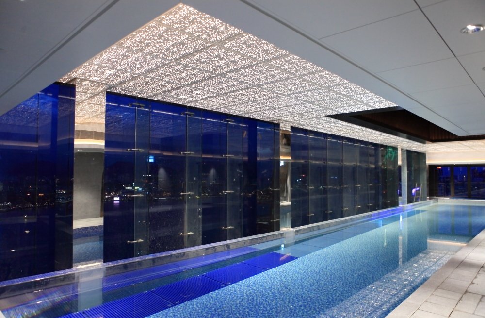 ReynoldsPolymer's tweet photo. What a VIEW! Perched high above the city, this incredible #infinitypool overlooks the magnificent skyline of #HongKong. https://t.co/K7L9xdtxGR
#ReynoldsPolymer #BuildingtheImpossible #WeBuildTheImpossible #CustomPools #Pool #Views #PhotooftheDay https://t.co/rl9mfT9hqD