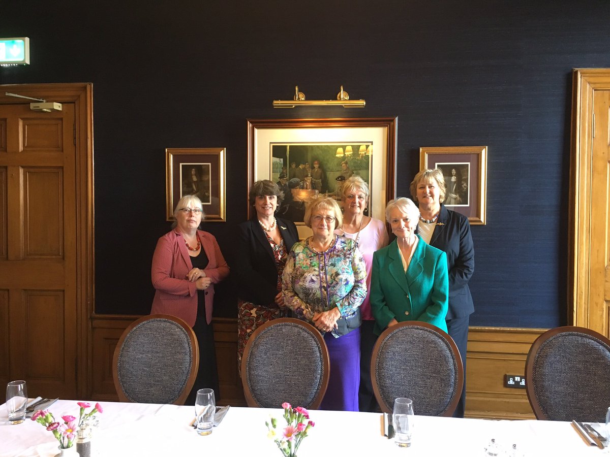 susan law tweet media