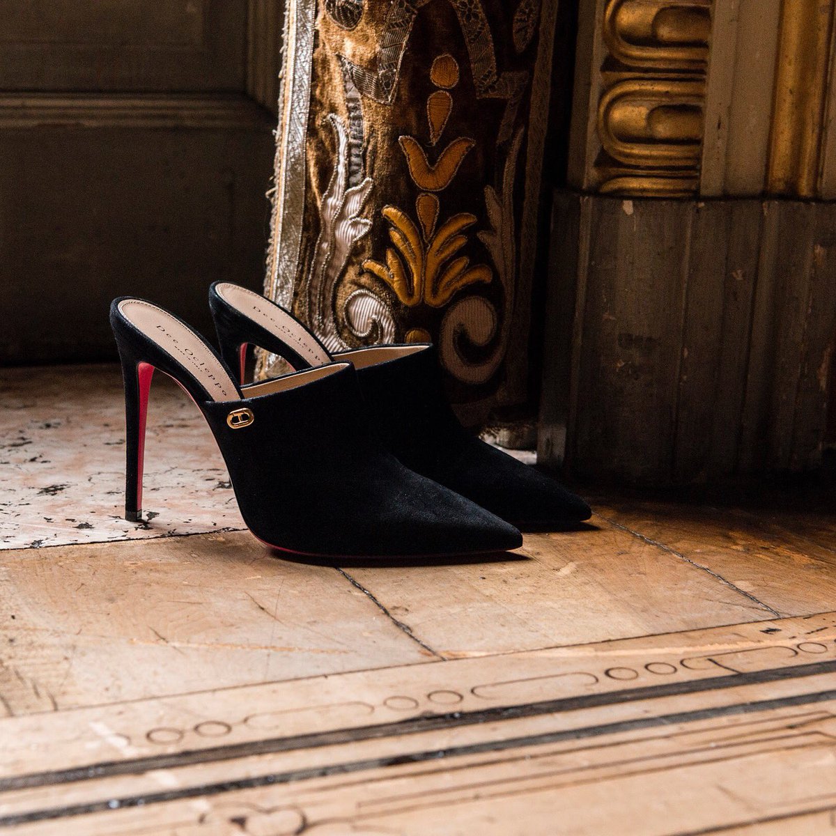 Shoe dreams are made of this...
Meet the Meet Me in the Middle Mule 
Bit.ly/MeetMeintheMid…