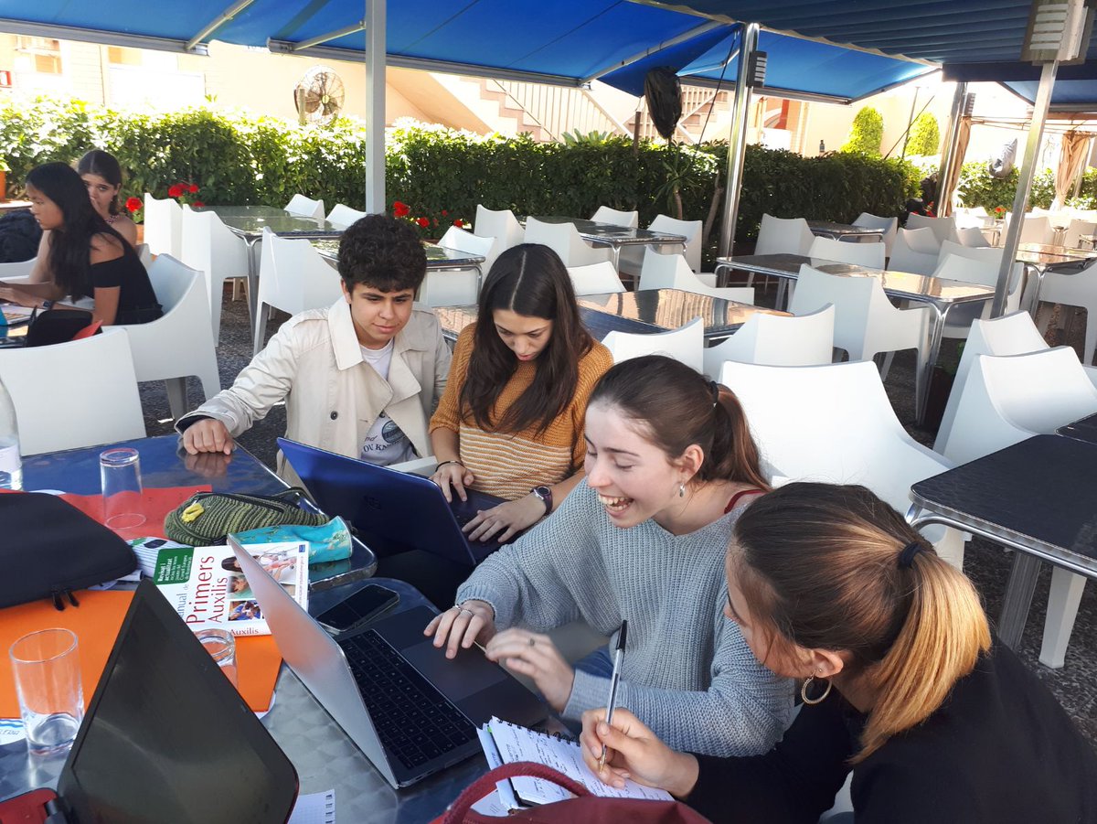 INSjoanbosca's tweet photo. La setmana passada, l'alumnat de 4t va tenir l'oportunitat de realitzar pràctiques en empreses reals. Orientació de debò amb el #ProgramaFaro https://t.co/2grfurqtjw