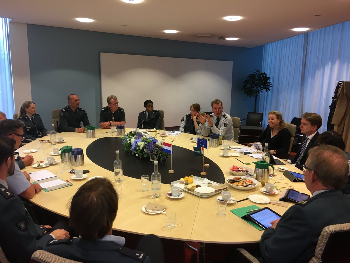 Vanmiddag SG Financiën Manon Leijten op bezoek bij <a href="/Douane/">Douane</a> Schiphol Cargo. 3 boeiende gespreksrondes, 2 met medewerkers van de beide Douanekantoren op Schiphol en de laatste over de voorbereidingen van de Douane op #Brexit