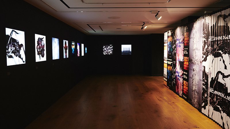 itsaboutmatter's tweet photo. Paul Smith Teams Up With His Friend, and British graphic designer, Tom Hingston for a collaboration https://t.co/5R4QoJs7fk @PaulSmithDesign #paulsmith #TomHingston #GraphicDesign #music #art #vinyl #artwork #exhibition #NickCave #TheChemicalBrothers https://t.co/bPcX5gokrc