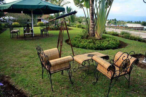 Ledawa's tweet image. La villa Kleber Chollier de Mbouroukou - département du Moungo. 20minutes de la ville de Mélong. un coin paisible pour vous reposer, perché sur les hautes collines de Mbouroukou.
Contact : 674245936
#DOPE #TT237 #237CestLaPuissance 🇨🇲
#TourismeAuCameroun
#VisiterLeCameroun