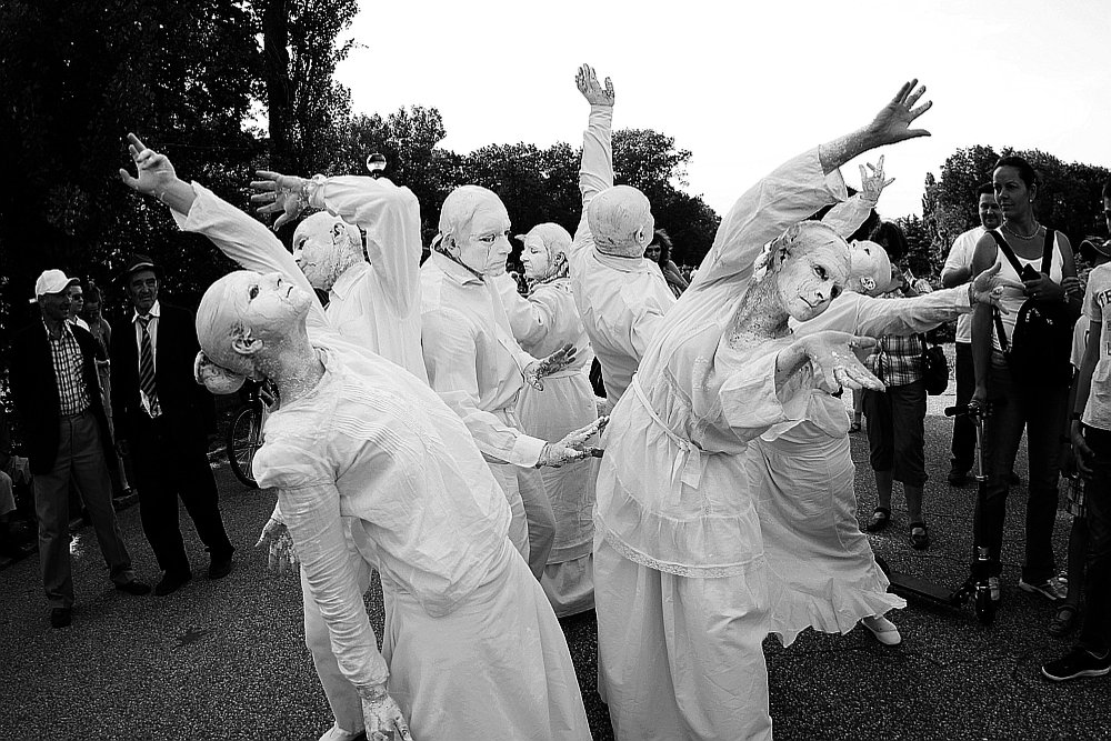 SudEstForum2018's tweet photo. Sometimes the soul can express itself without words ...
https://t.co/L8hPvbCfgT
#statui #sculture #bucuresti #teatru #masca #theatre #romania #livingstatues @SudEstForum2018 #cornelgingarasu #festival #outdoor #artist #paintinted #body #fun #beautiful #joy https://t.co/28qWFpnLF1